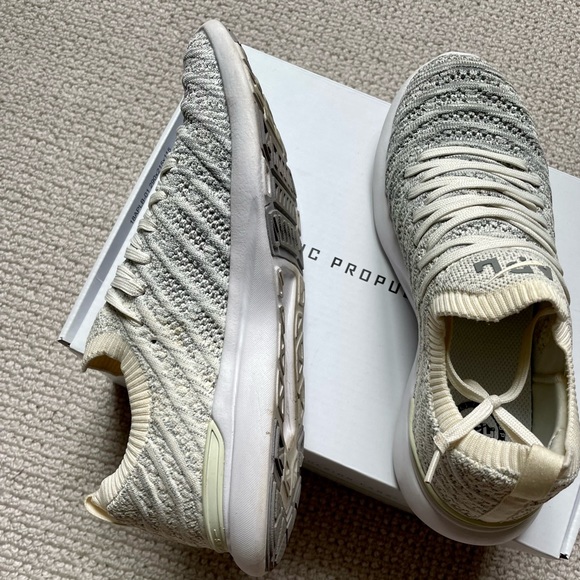 APL: Athletic Propulsion Labs Techloom Wave Sneakers - Picture 3 of 10